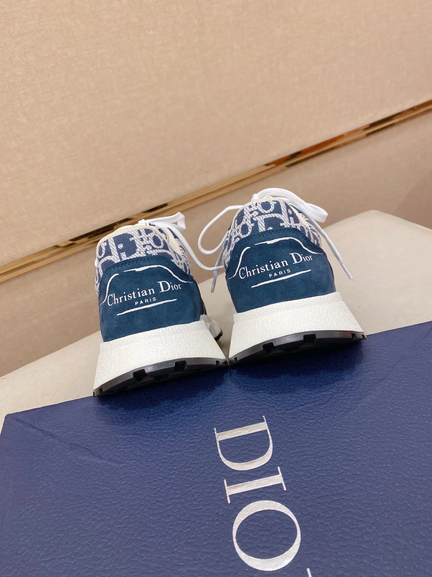 Men's shoes💰 462💰🇮🇹🇮🇹Dior d The new model is on sale at the same time at the counter. The upper 🇮🇹 is imported Italian first-layer cowhide, and the lining is fully imported sheepskin 💪💪. It is a complete 1⃣️ to 1⃣️ replica 🇮🇹💪💪, ⚠ Sole: The original sole is specially provided by the original factory. The exclusive movable molded sole is super comfortable. ⚠Original factory single goods, 🔍🔍high quality, you can enter and leave the counter at will, welcome to compare⚠. Code number: 38-44. Can be customized 45-46
